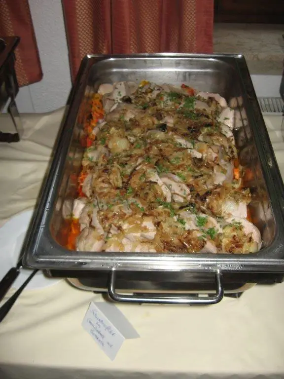 Warmhaltebehälter mit Auflauf