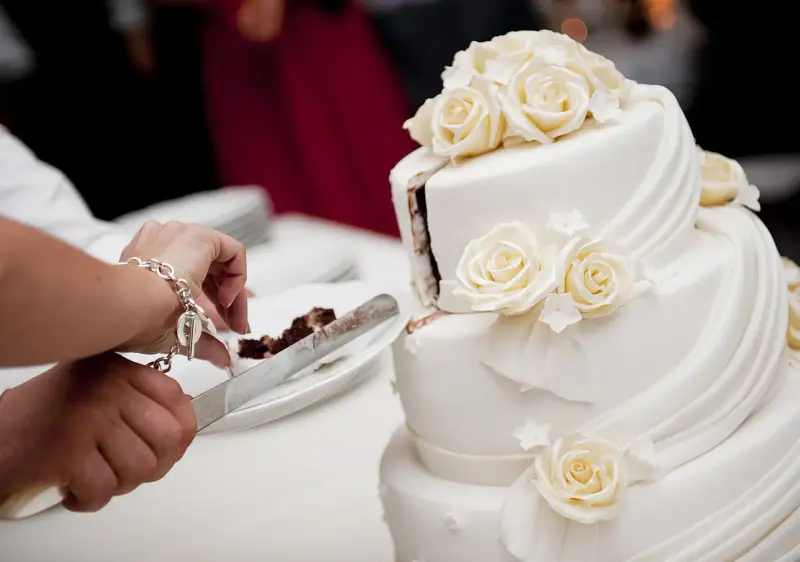 Anschnitt einer Hochzeitstorte